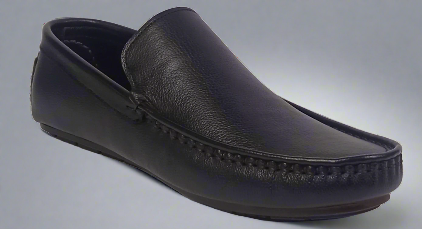 Classic Black Leather Loafer – Sleek, Durable, Desi Ready